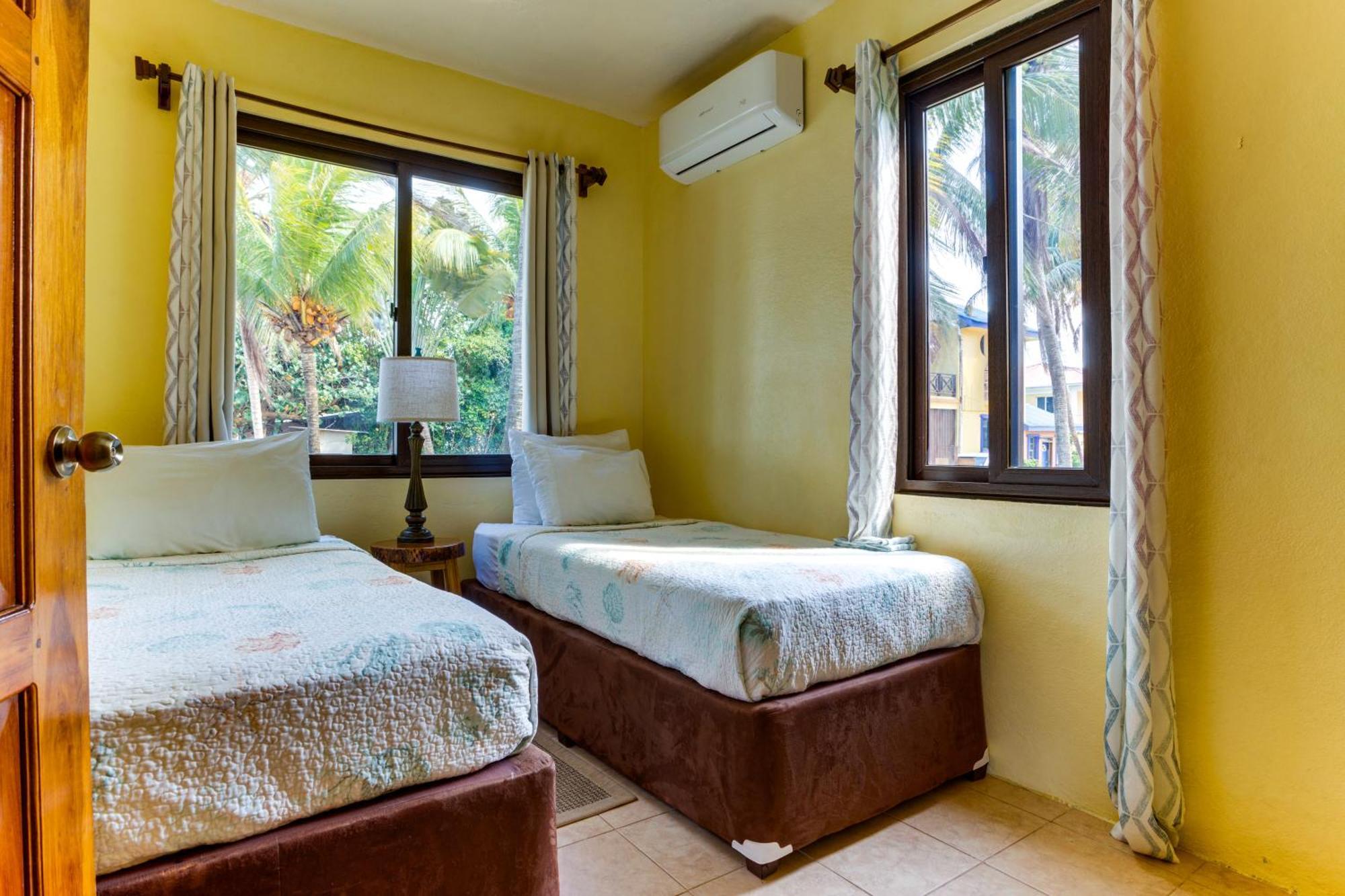 Coconut Row Boutique Hotel Hopkins Kültér fotó