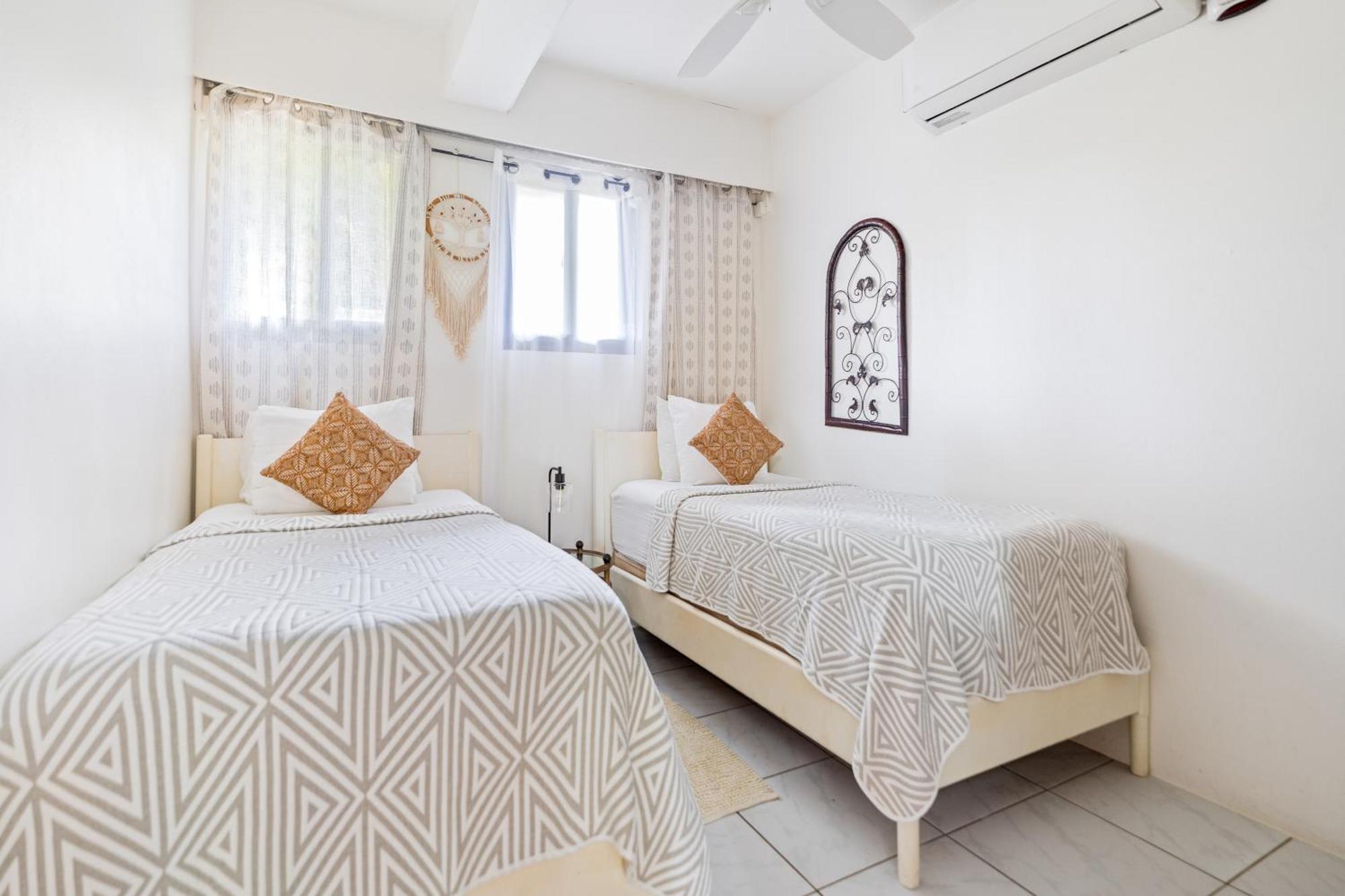 Coconut Row Boutique Hotel Hopkins Szoba fotó