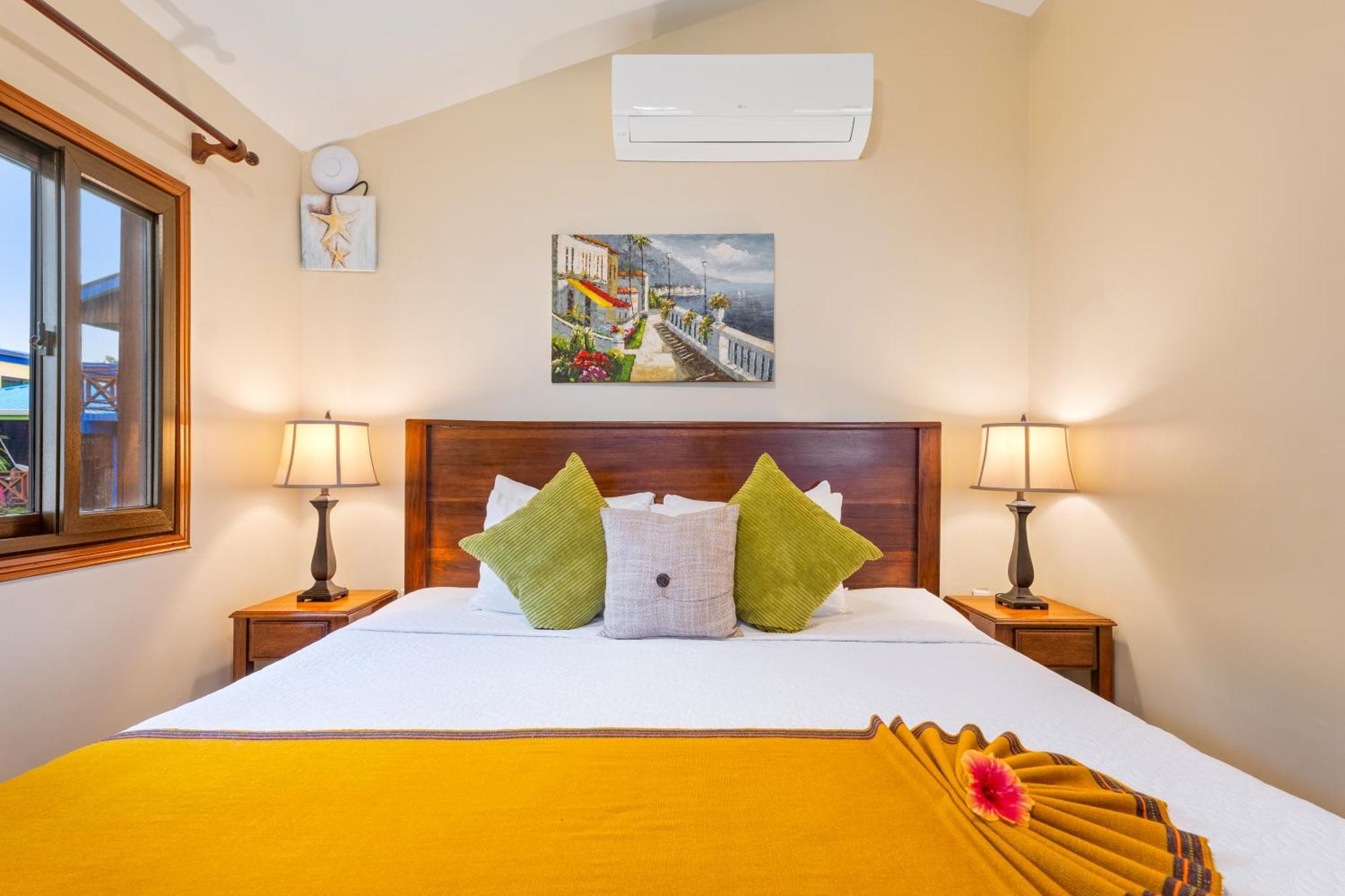 Coconut Row Boutique Hotel Hopkins Kültér fotó