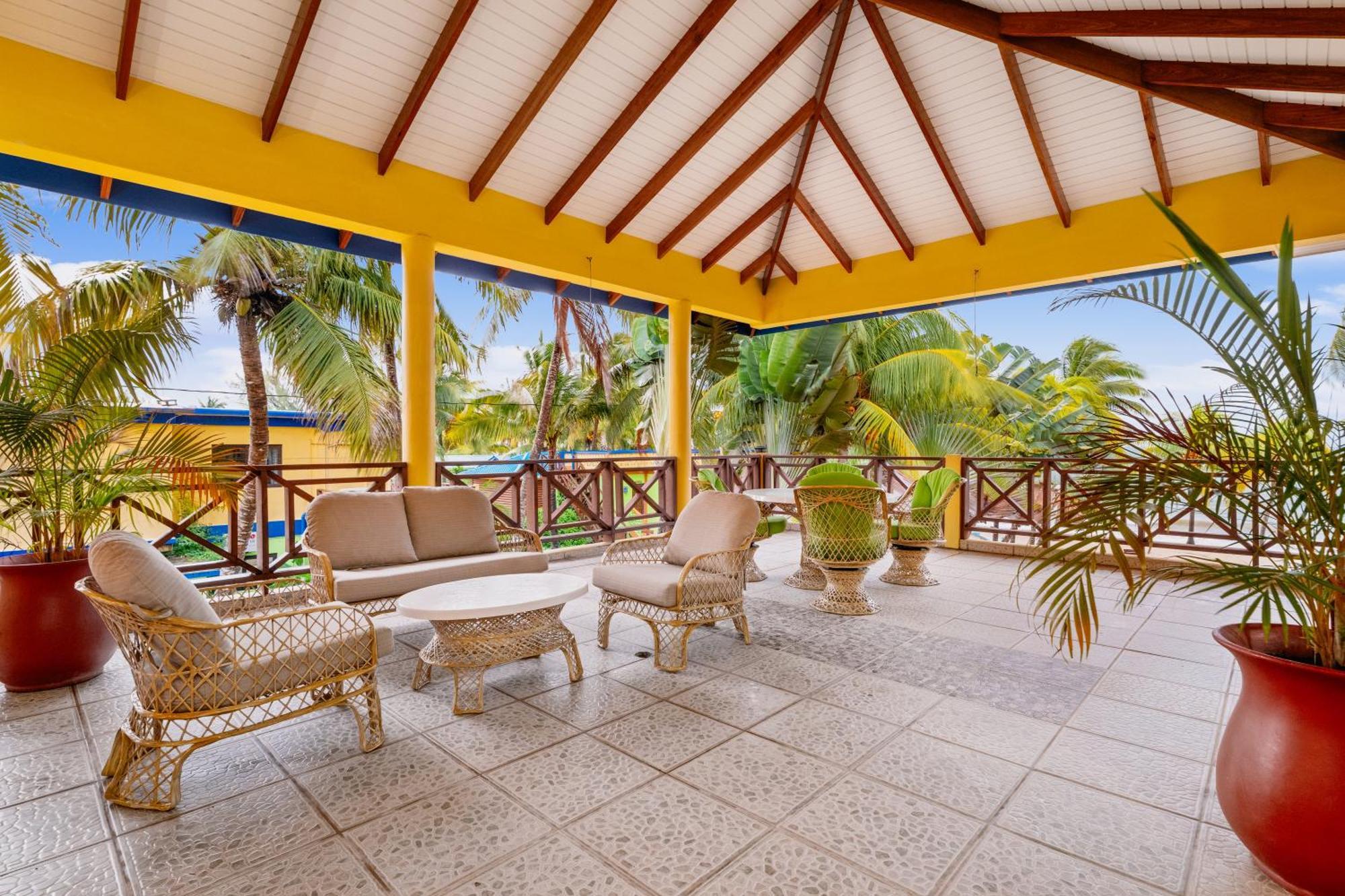 Coconut Row Boutique Hotel Hopkins Kültér fotó