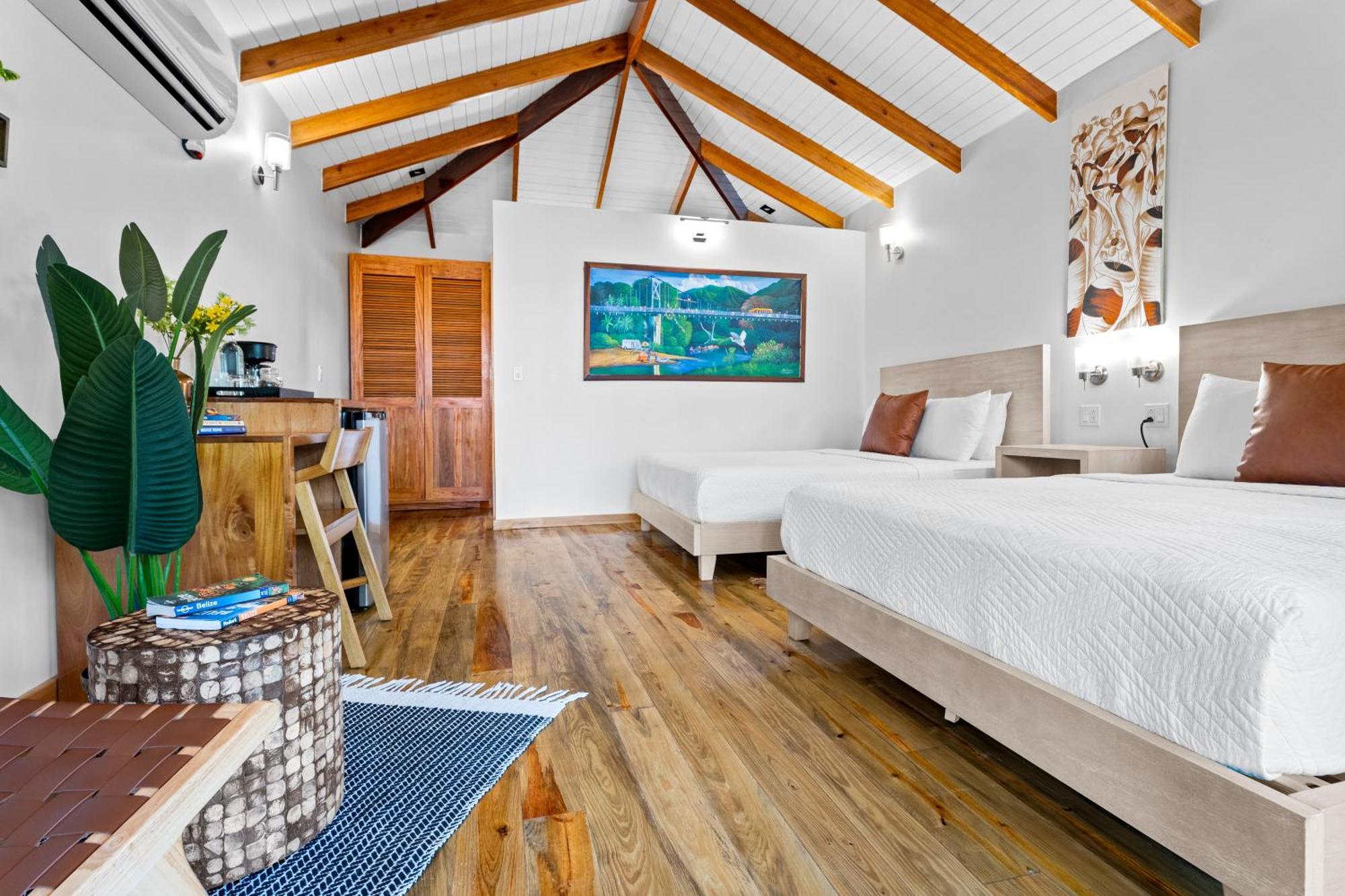Coconut Row Boutique Hotel Hopkins Kültér fotó