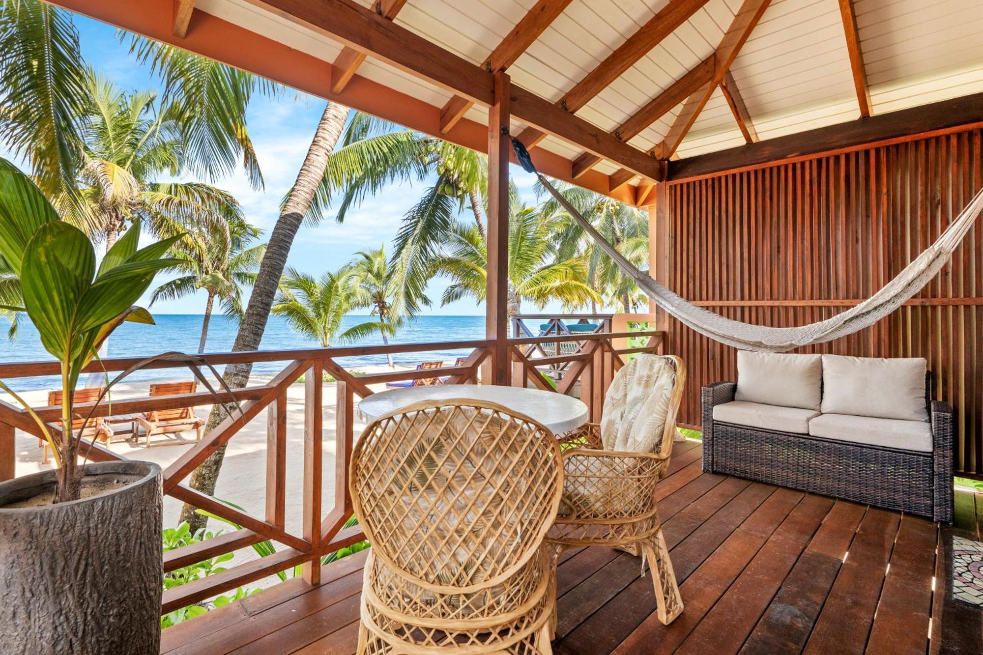 Coconut Row Boutique Hotel Hopkins Kültér fotó